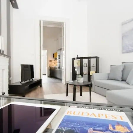 Opera Experience Apartment *