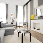 Opera Experience Apartament *